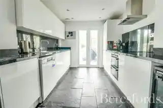 9 Margaret Road, photo 3