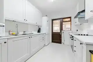9 Marnham Crescent, photo 3