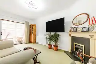 9 Marnham Crescent, photo 2
