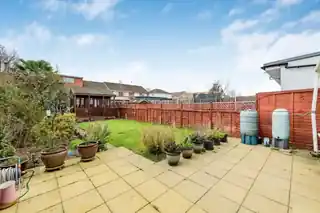 9 Marnham Crescent, photo 4