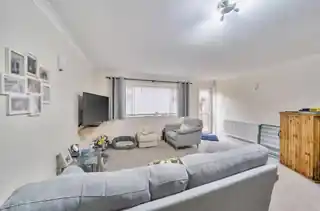 9 Marsh Lane, photo 2