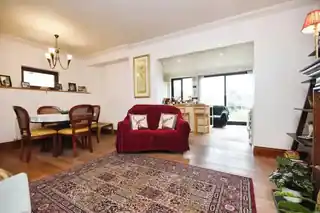 9 Montrose Avenue, photo 2
