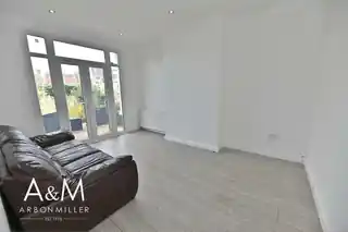 9 Mossford Lane, photo 3