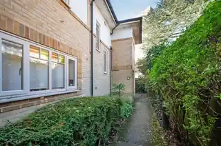 9 Oak Park Gardens, photo 2