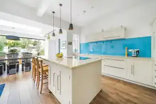 9 Ravensbourne Gardens, photo 3