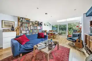 9 Shepherds Close, photo 2