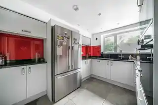 9 Shepherds Close, photo 3