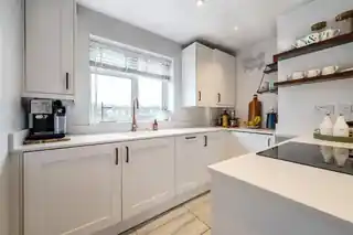 9 Tippetts Close, photo 3