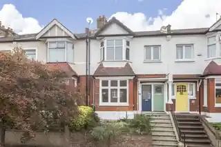 90 Bramshot Avenue, photo 2