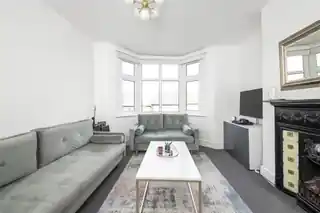 90 Bramshot Avenue, photo 4