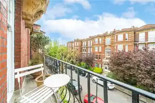 90 Riverview Gardens, photo 4