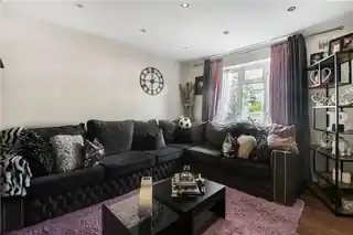 90 Woodstock Way, photo 2
