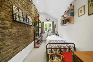 90A Jerningham Road, photo 3
