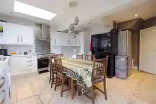91 Baron Gardens, photo 2