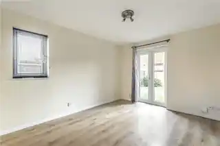 91 Rabournmead Drive, photo 3