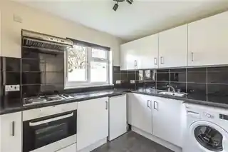 91 Rabournmead Drive, photo 2
