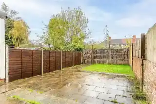 91 Winnington Road, photo 2