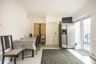 92 Ashurst Drive, photo 3