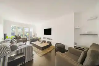 92 Bridle Road, photo 2