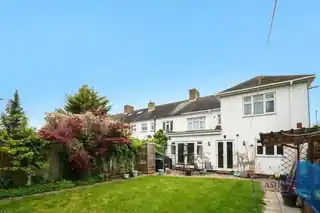92 Cavendish Gardens, photo 2