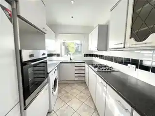 92 Glenwood Drive, photo 2