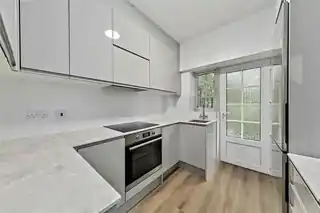 92, Gloucester Court, Kew Road, photo 4