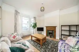 92 Grandison Road, photo 2