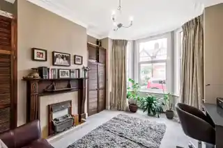 92 Harpenden Road, photo 2