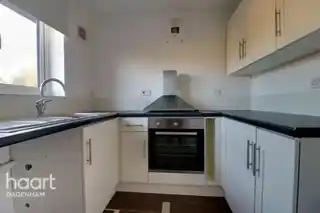 92 Plumtree Close, photo 3