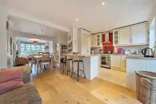 93 Barnfield Avenue, photo 3