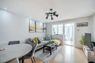 93 Chipstead Valley Road, photo 3