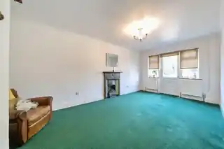 93 Eastcote Road, photo 3