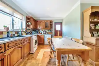93 Eastcote Road, photo 4