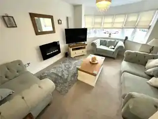 93 Farnham Road, photo 2
