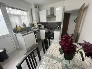 93 Gonville Crescent, photo 3