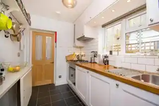93 Hawks Road, photo 3