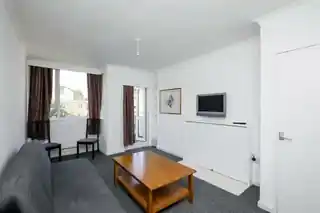 93 Innes Gardens, photo 3
