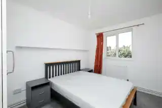 93 Innes Gardens, photo 4