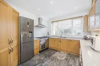93 Langton Way, photo 4