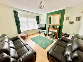 93 Manor Road, photo 2