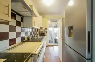 93 Morden Road, photo 2