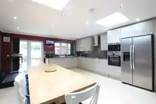 93 Park Avenue, photo 2