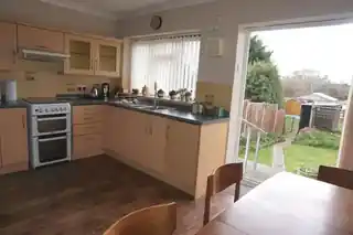94 Chantry Road, photo 3