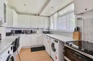 94 Denmark Gardens, photo 3