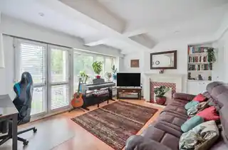 94 Denmark Gardens, photo 2