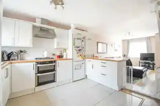 94 Greystoke Drive, photo 2