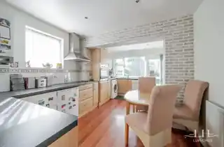 94 Suttons Lane, photo 4
