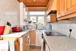 94 Waldegrave Road, photo 4