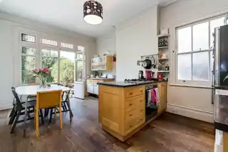 95 Fawnbrake Avenue, photo 2