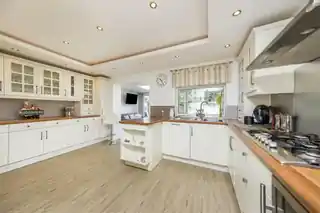 95 Royal Lane, photo 4